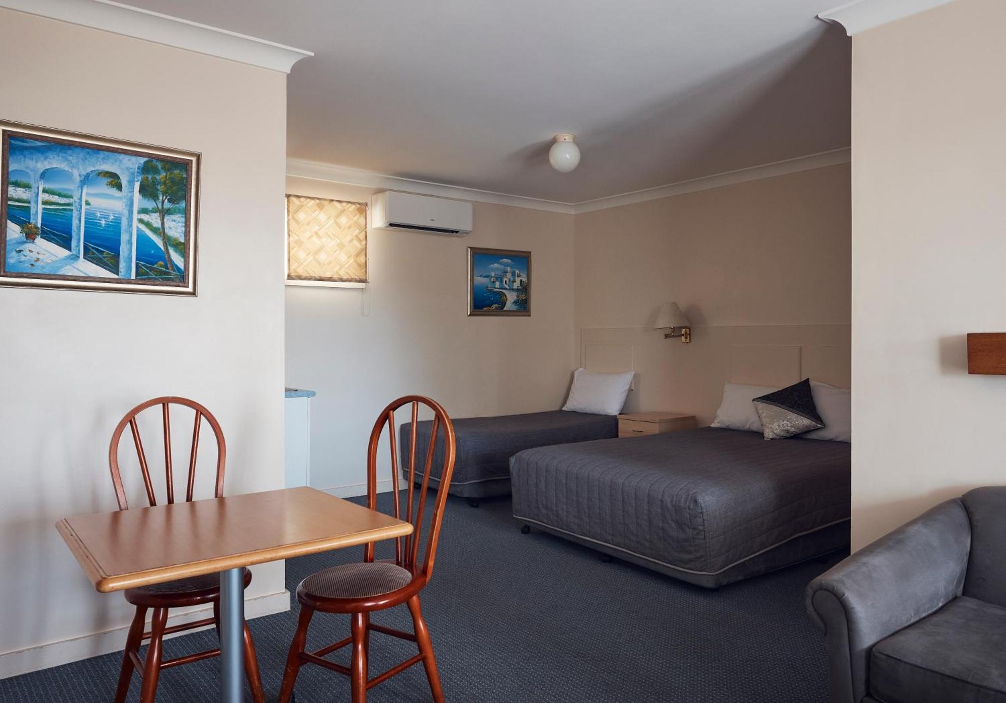 Holiday Lodge Motor Inn Narooma Buitenkant foto