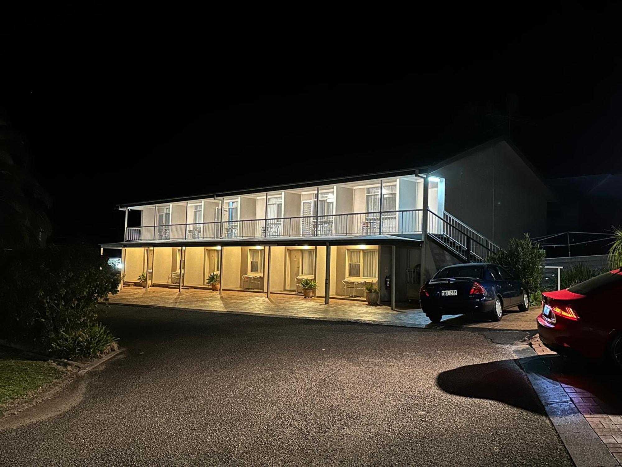 Holiday Lodge Motor Inn Narooma Buitenkant foto